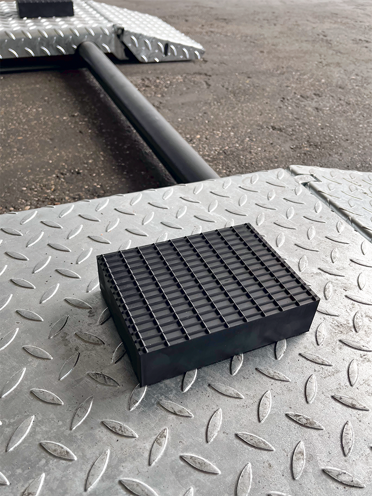 Blocchetto in gomma per uso universale su sollevatori a forbice RAVAGLIOLI dimensione 160 x 120 x 40 mm